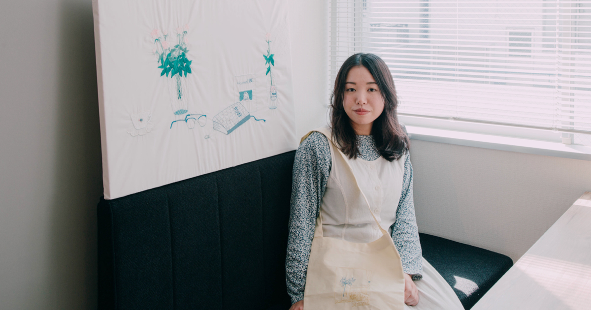 ベッドサイドに花を。エヒラナナエの劇的に変化しない生活づくり