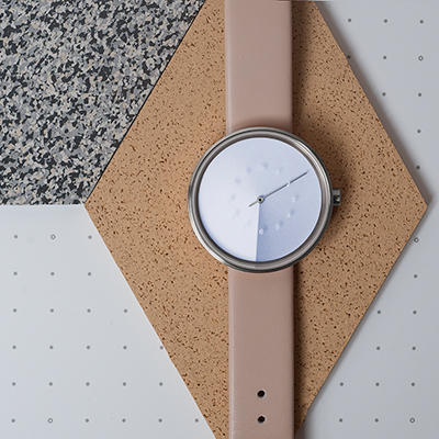 「時刻が消える」刹那的な腕時計、She is オリジナルカラーで発売開始（9月30日まで）