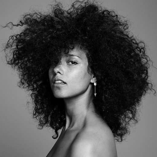 FENTY BEAUTY、#NoMakeup。美の基準を更新する黒人女性アーティスト