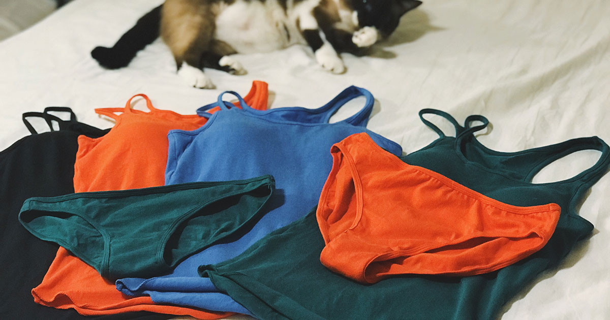 華奢でヘルシーなサニタリー、花束の巾着袋、髪留め。10月のギフトをご紹介